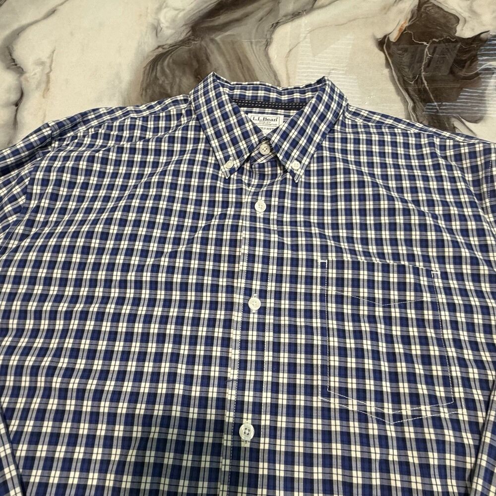 L.L. Bean Men's XL Slightly Fitted Gingham Button Down Shirt Navy Blue White EUC - Picture 4 of 10